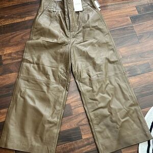 Beautiful noir calf leather cropped wide leg pants size 8